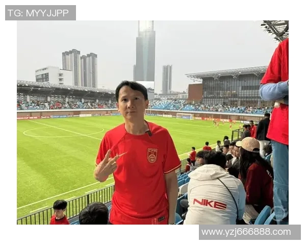 中国网红独家采访足球明星背后的故事与梦想分享